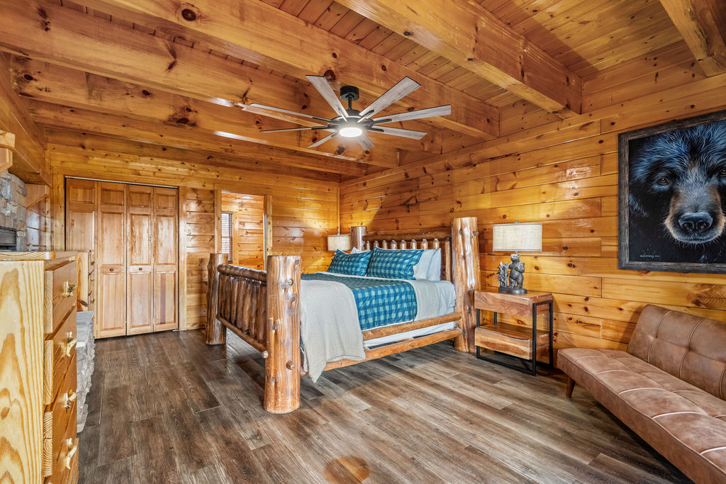This spacious king suite features a cozy futon, flat-screen TV, and a private ensuite with a luxurious jetted tub and walk-in shower.
