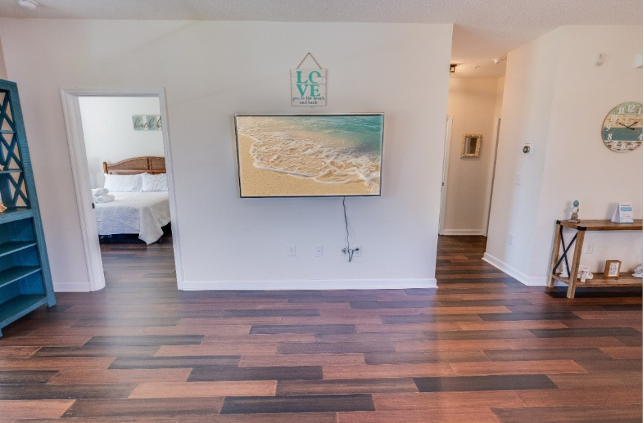 Large Living Room, Beautifully Decorated