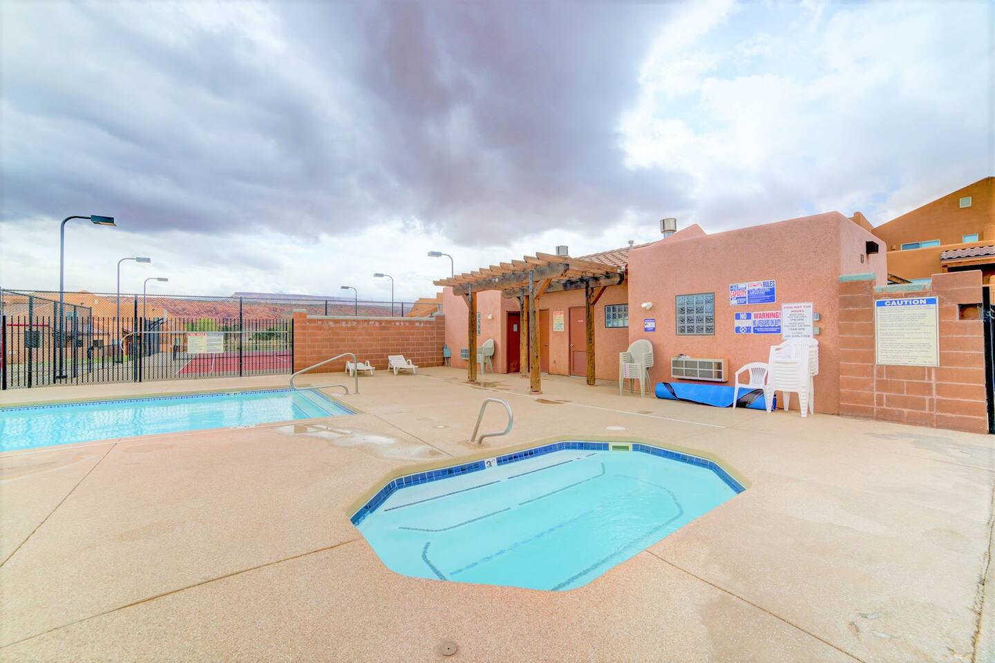 Enjoy full access to community pool and hot tub
