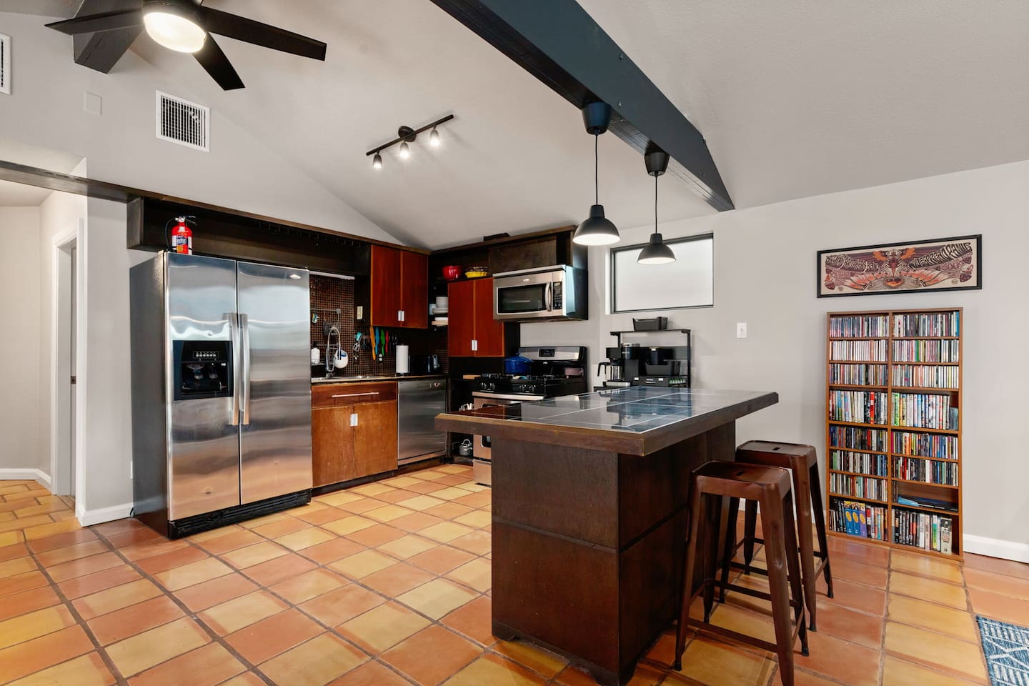 Fully stocked kitchen & coffee bar with everything you need for lazy breakfasts or dinner in.