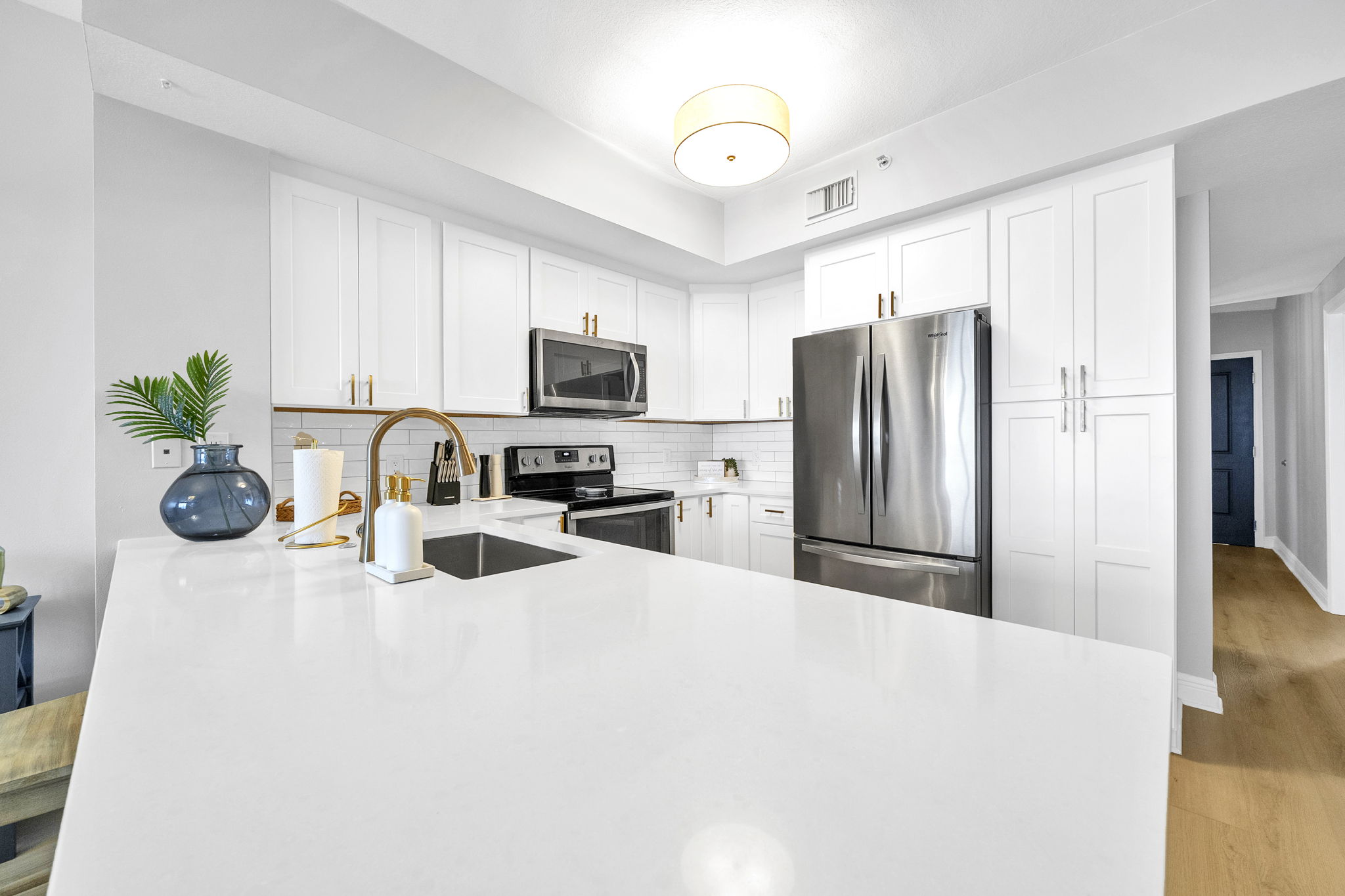 Our fully stocked kitchen has everything you need—from BPA-free dishware for kids and balcony dining to elegant porcelain sets, plus glassware, non-toxic cookware, bakeware, small appliances, and all the essentials to cook and enjoy with ease.