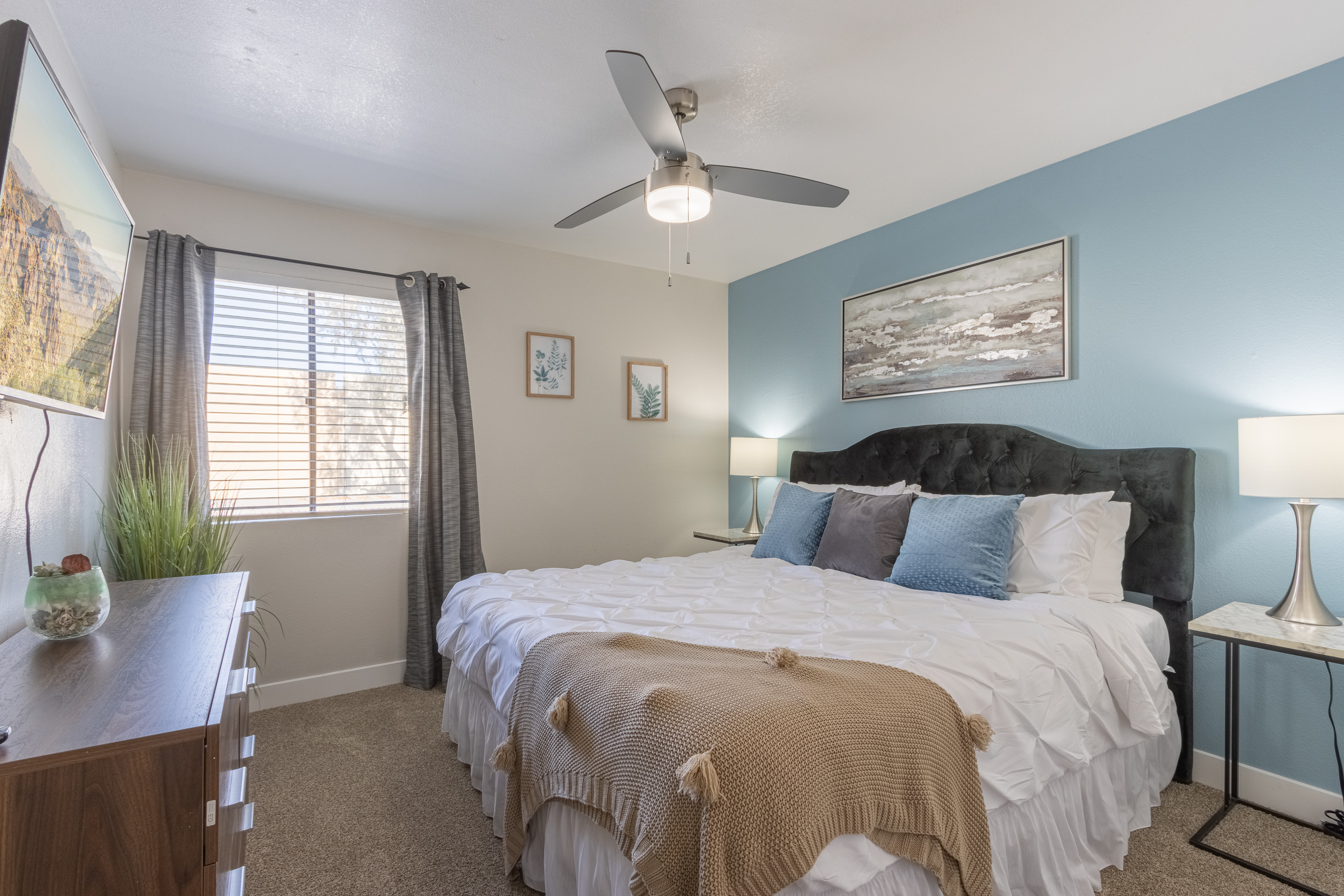 Free Parking • King Bed • Walk To Dining & Shops - Phoenix