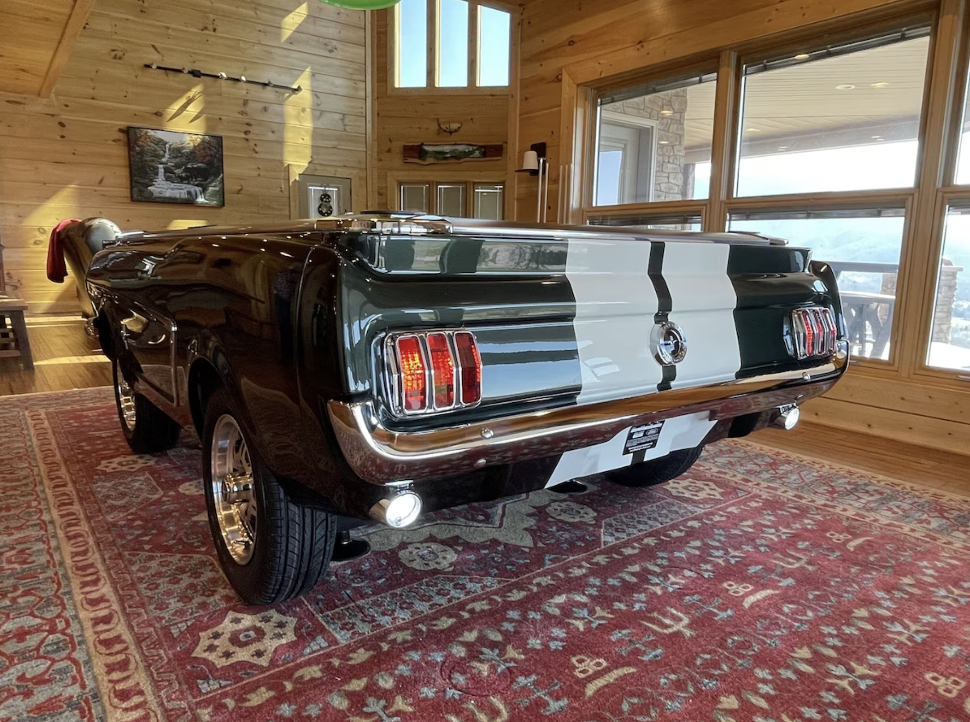 The headlights and lights in the rear even light up!