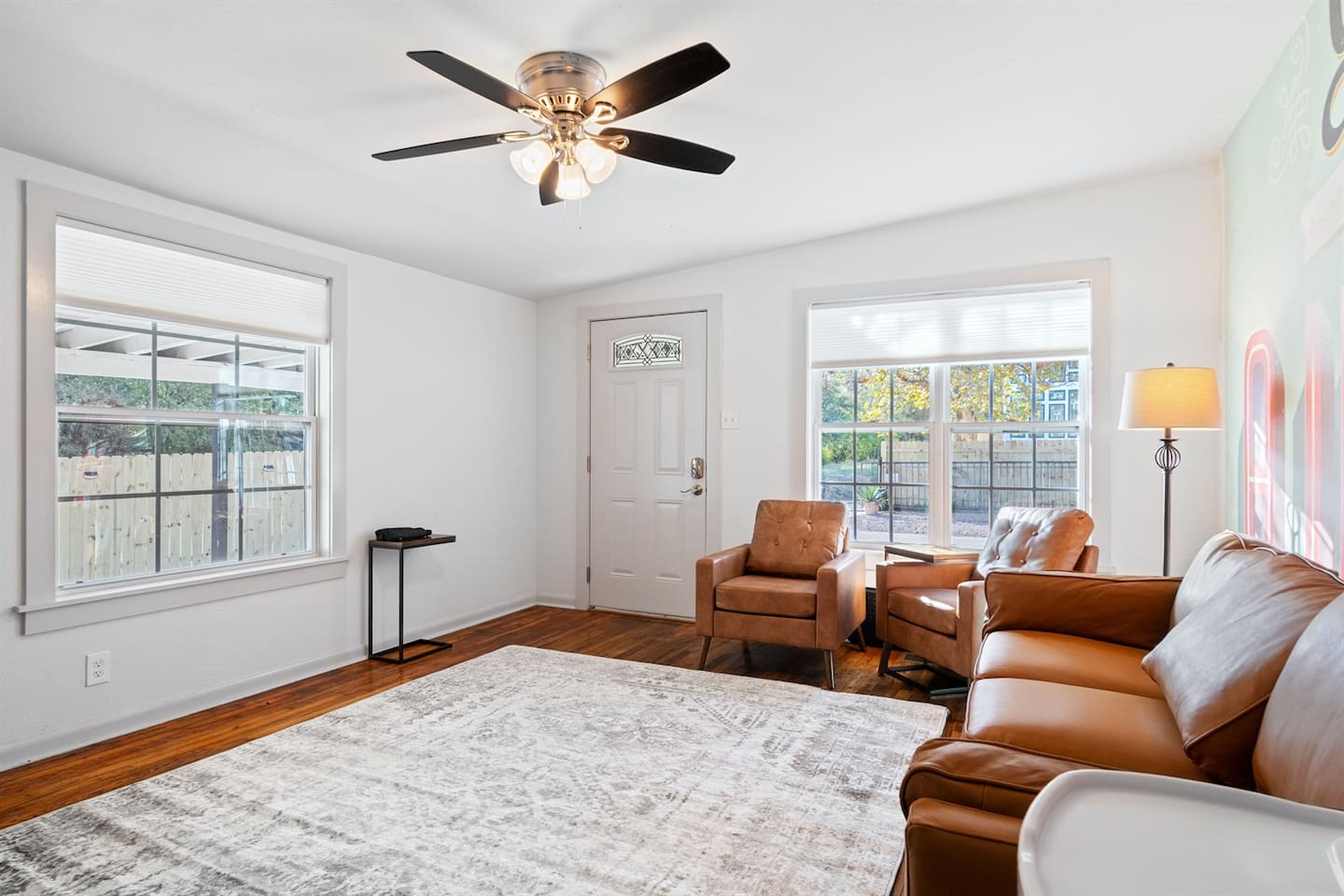 Front Home: Discover the Perfect Living Room for Your Family Getaway