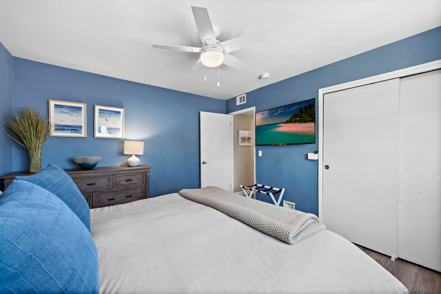 The Master Bed Room has a California KinThe bedroom also has a 50" TV if you prefer to binge-watch Netflix in bed :)