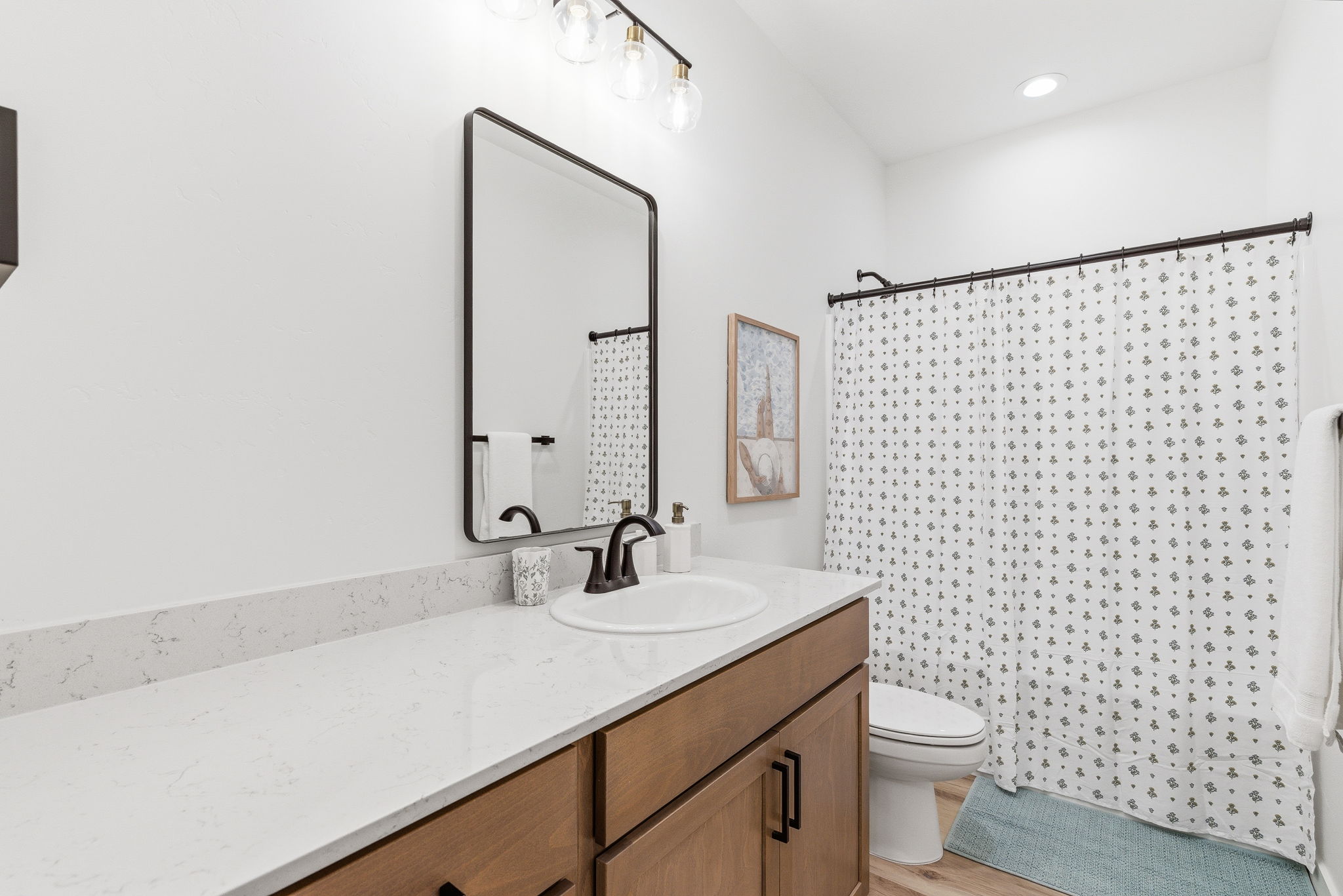 Fresh, bright, and thoughtfully stocked, because the little details make all the difference. Start your morning refreshed or unwind after a day of exploring.