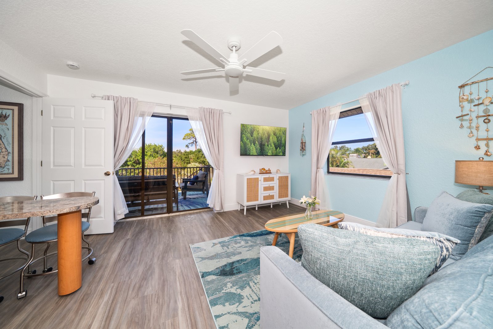 Surfside Suite sitting area