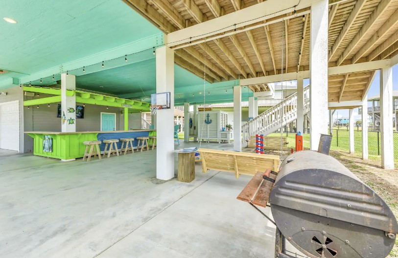 dc3aea06c3064939b0cc3439d536d7ae | Beachhouse | Texas | TX | Vacation Homes | Galveston | Crystal Beach | Kokomo | Breezy Days | Beachfront Elegance | Sunrise Serenity | Southern Sands Property Management, LLC