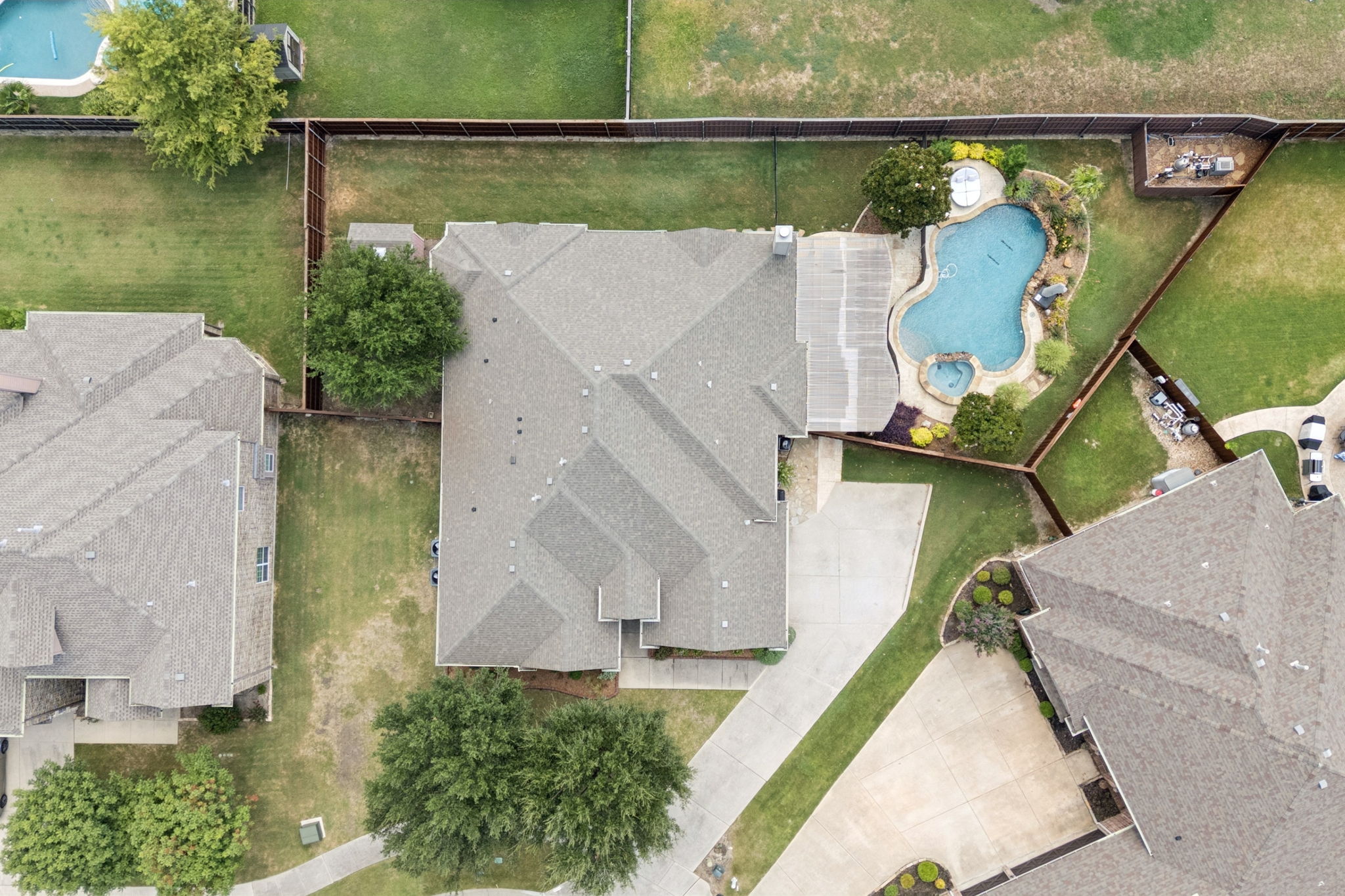 Oversized lot with plenty of room for everyone!