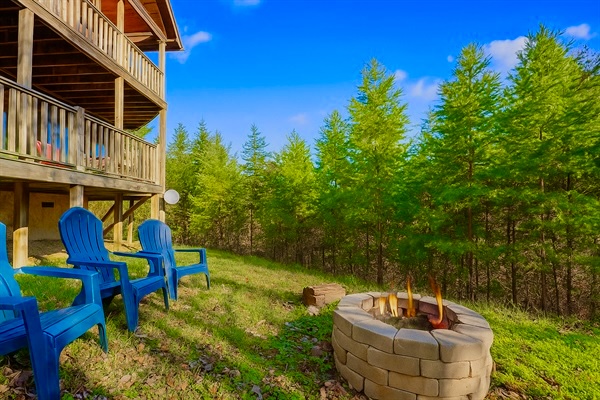 Escape to tranquility! 🌲 Perfect for sipping morning coffee or stargazing by night, this scenic hideaway offers the ultimate outdoor comfort.