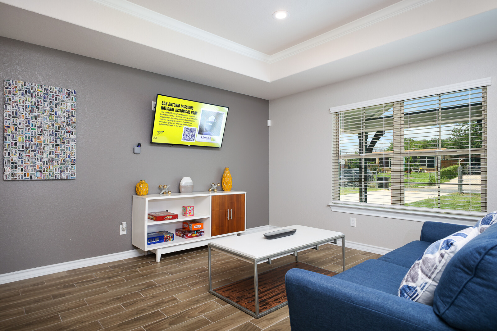 Beautiful Blue Haus w/ Private Patio, Office Desk 6