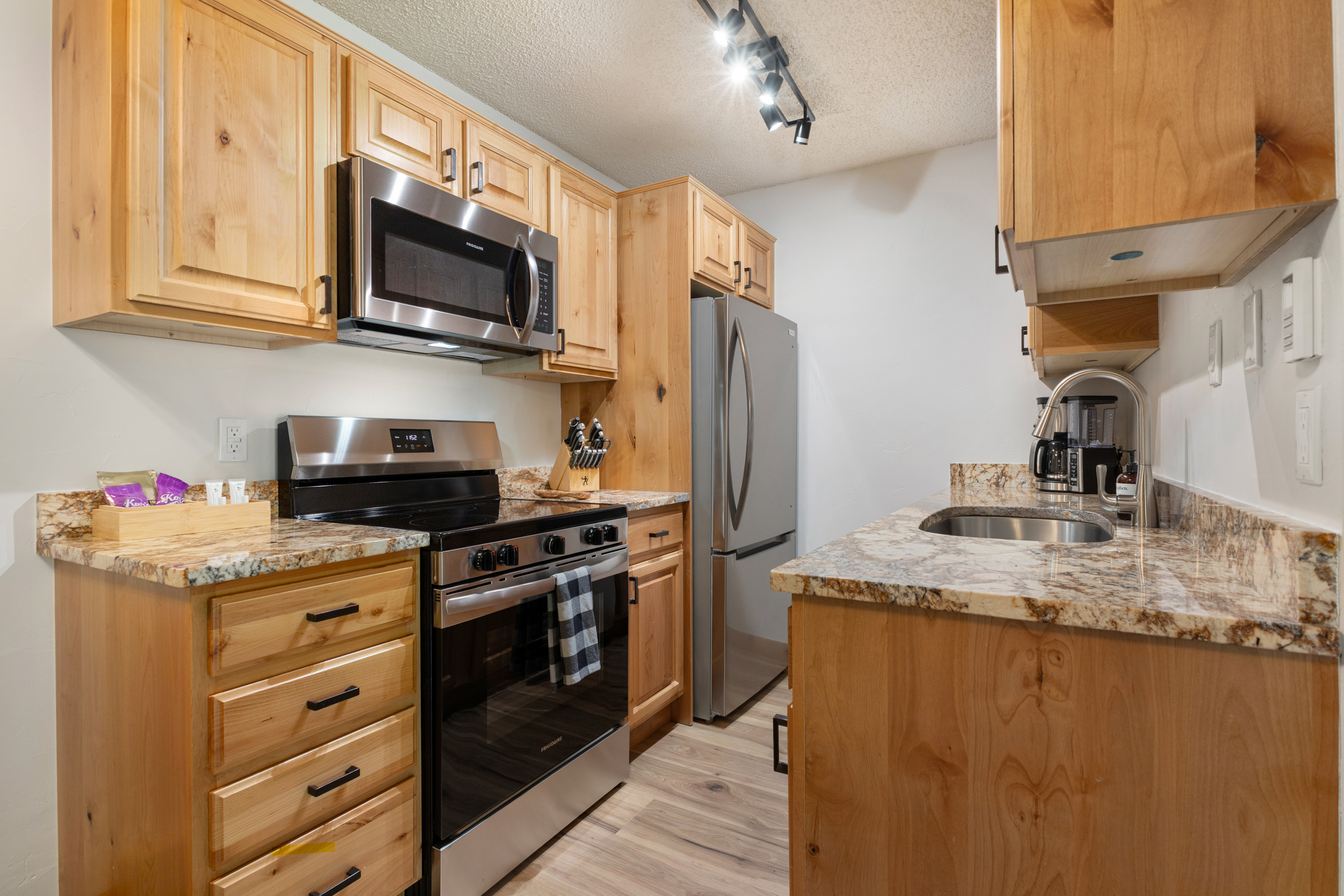 Kitchen | Electric Stove