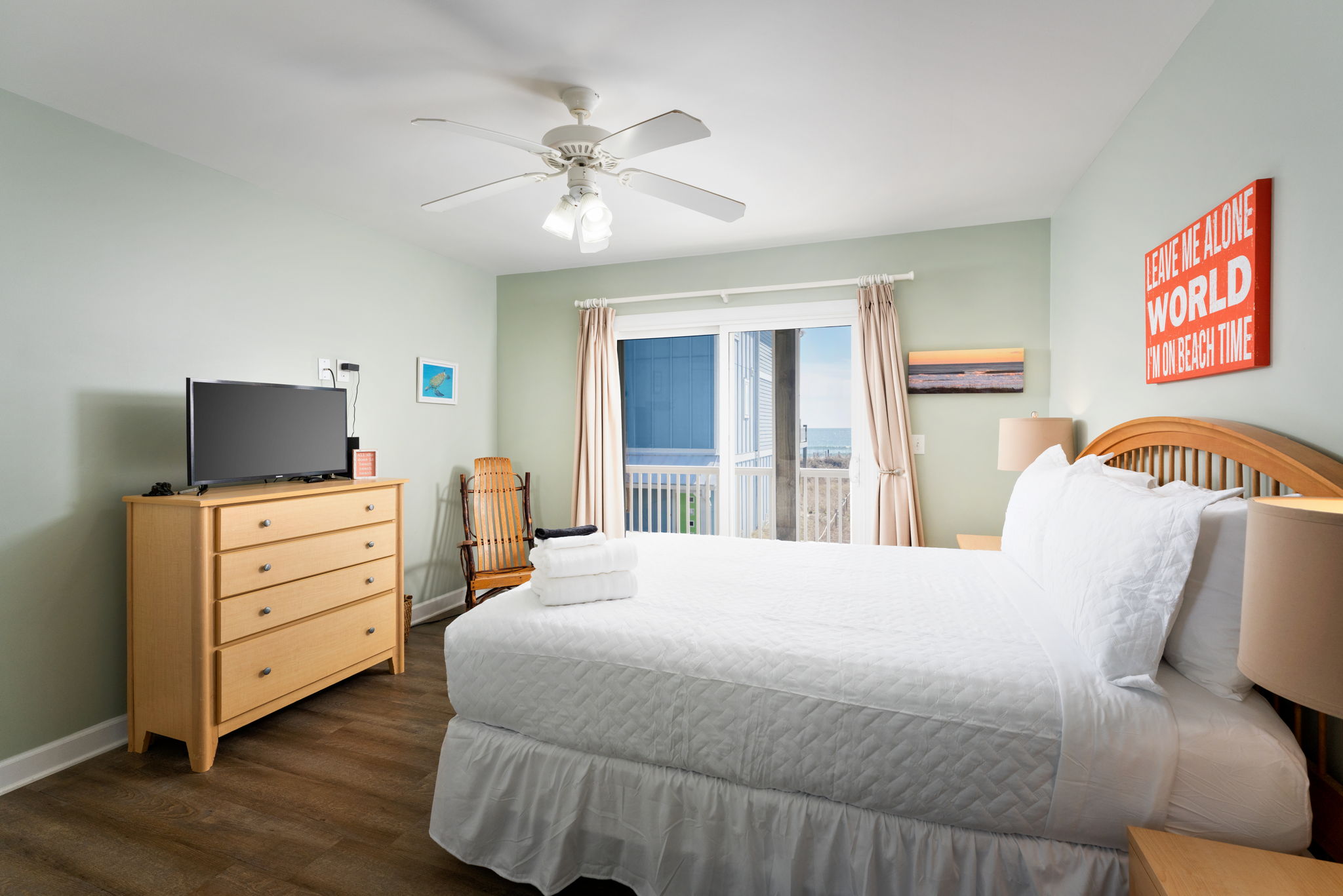 Bedroom 2 - Queen Bed