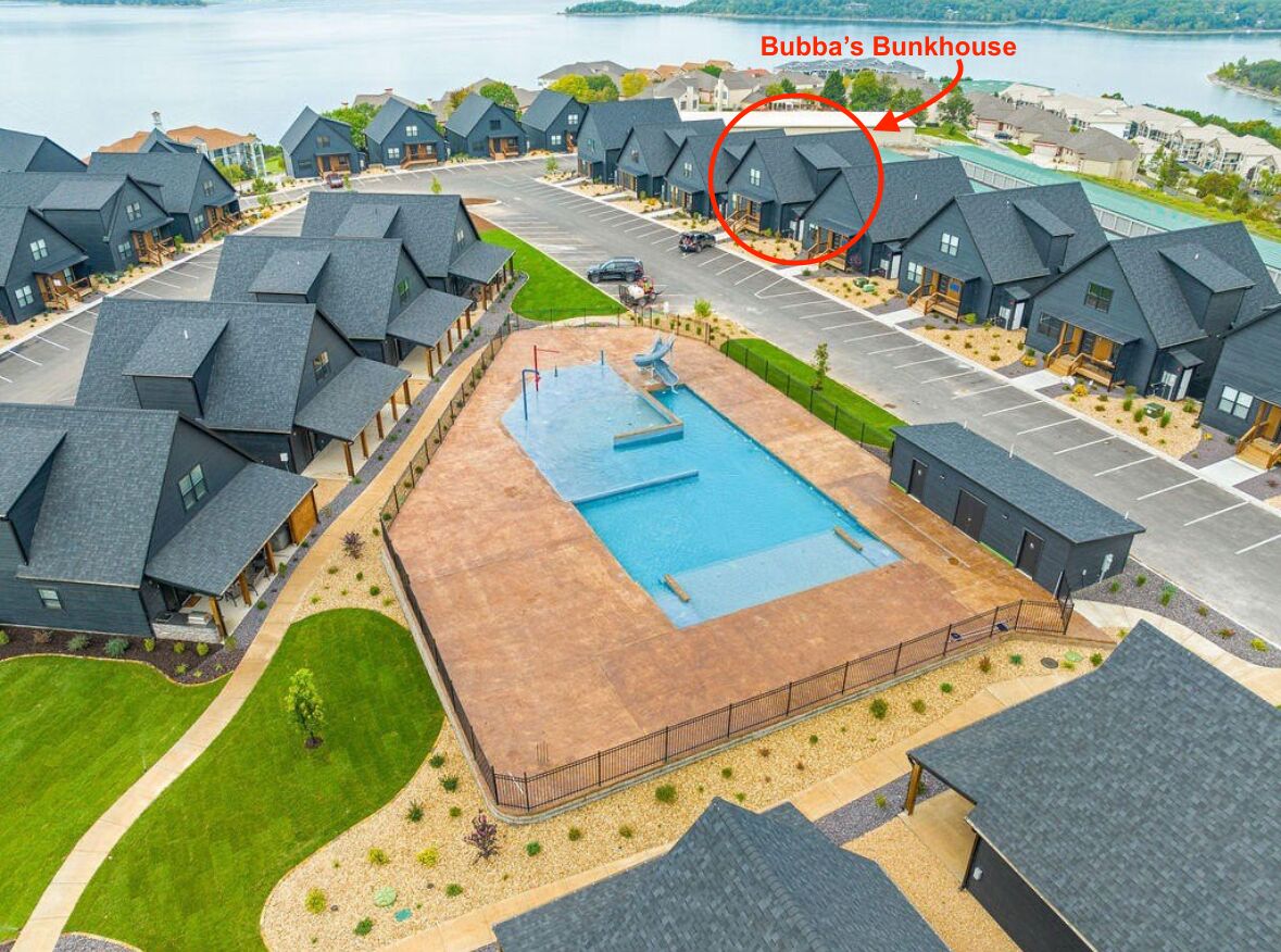 Bubba's Bunkhouse walking distance to pool