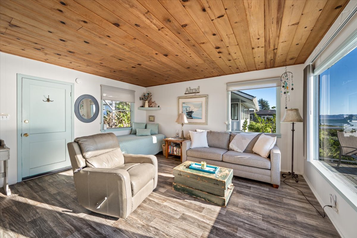Living room with queen pull-out bed and twin lounging bed