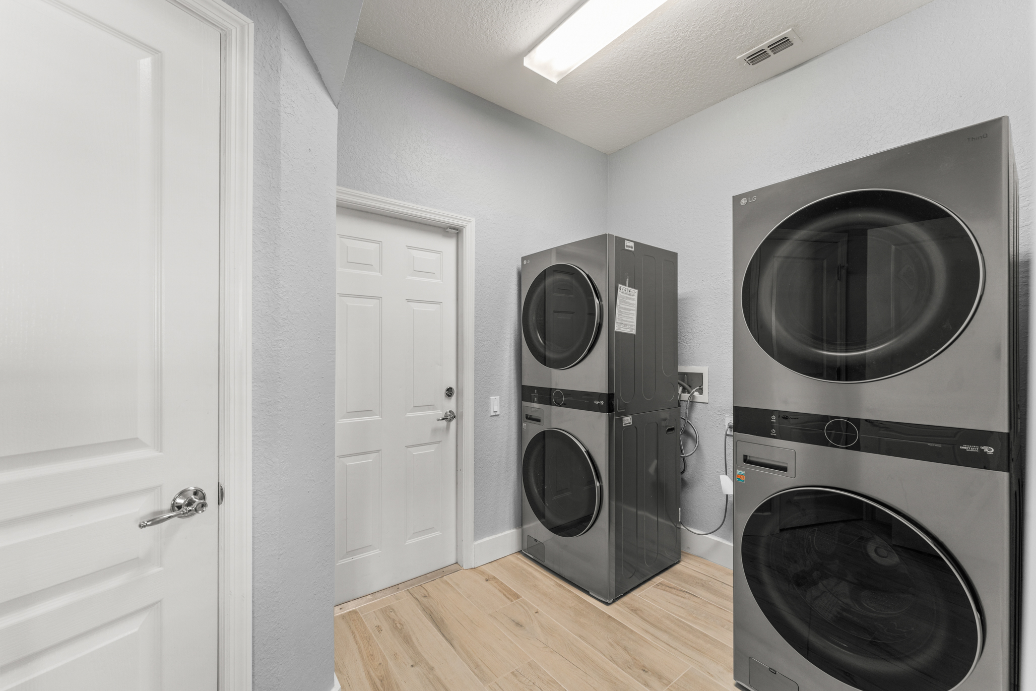 Double pair of washer & dryer