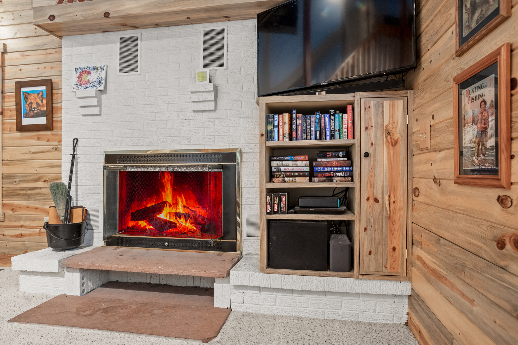 HDTV & Books for guests