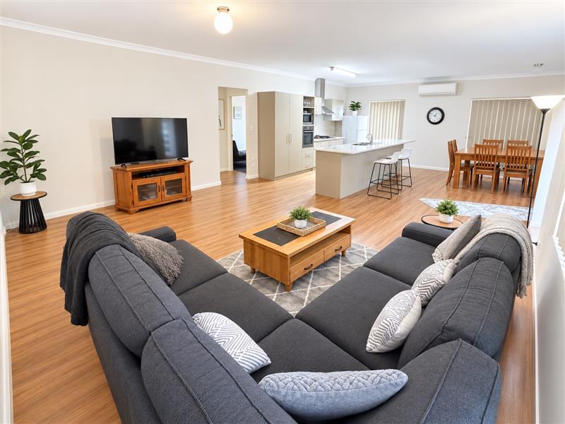 Large open plan living / TV area off the kitchen