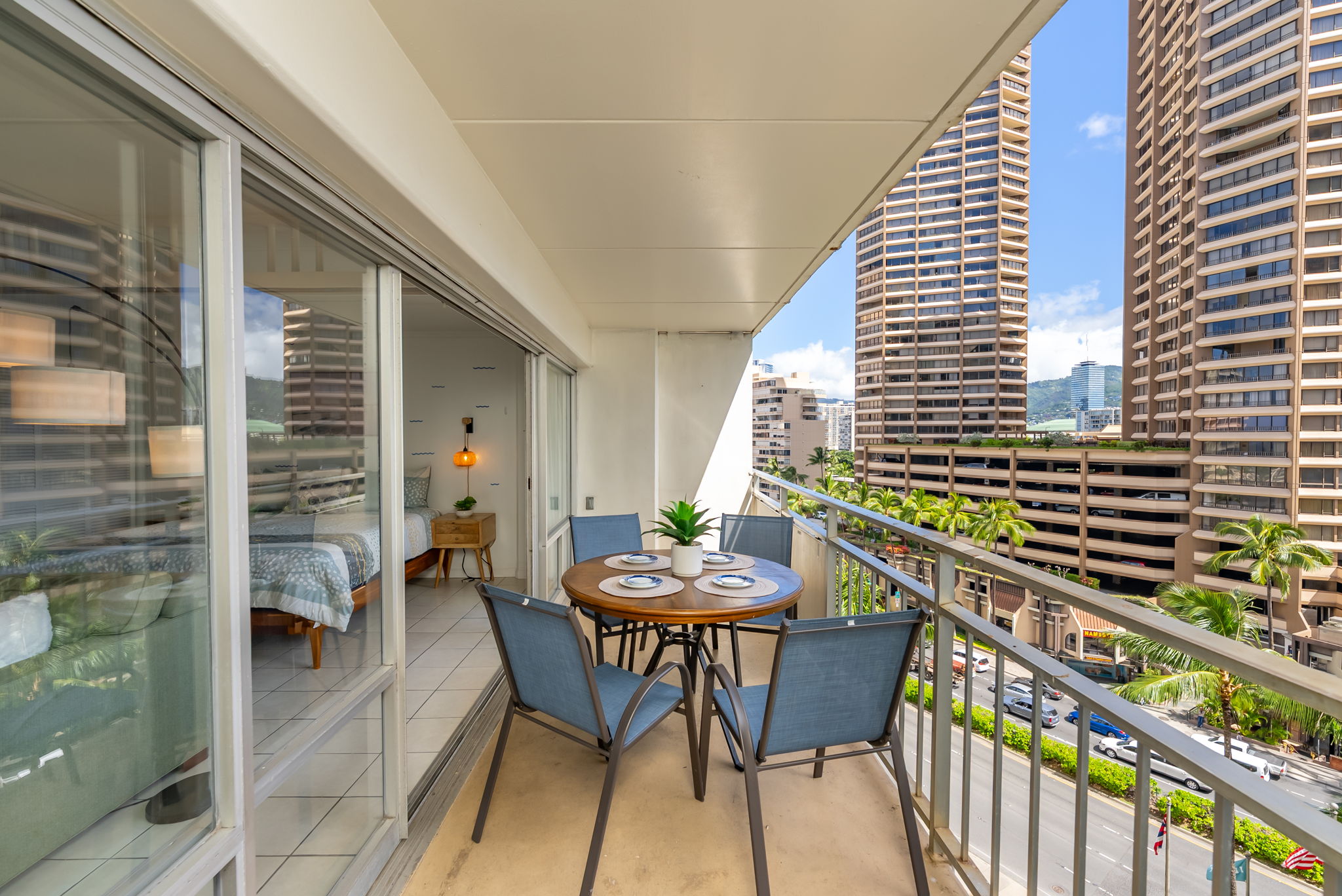 Enjoy your morning coffee/tea on the private lanai