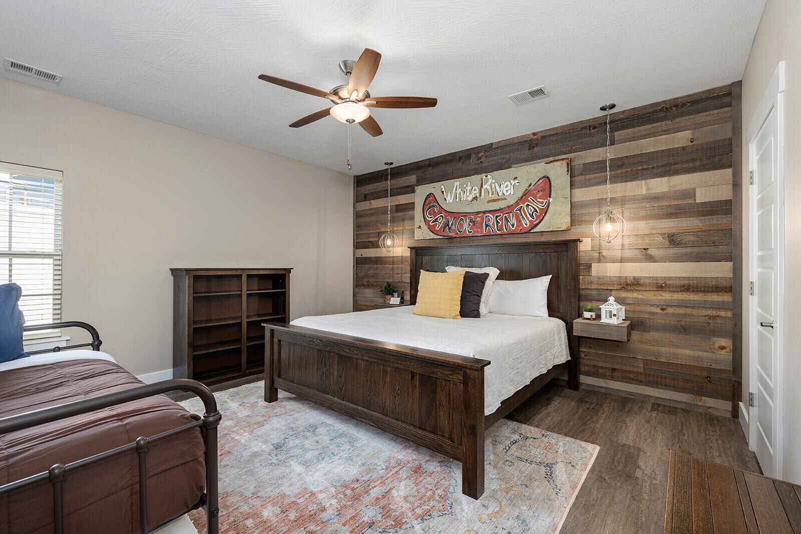 Upper Level King Bedroom w/twin daybed and trundle