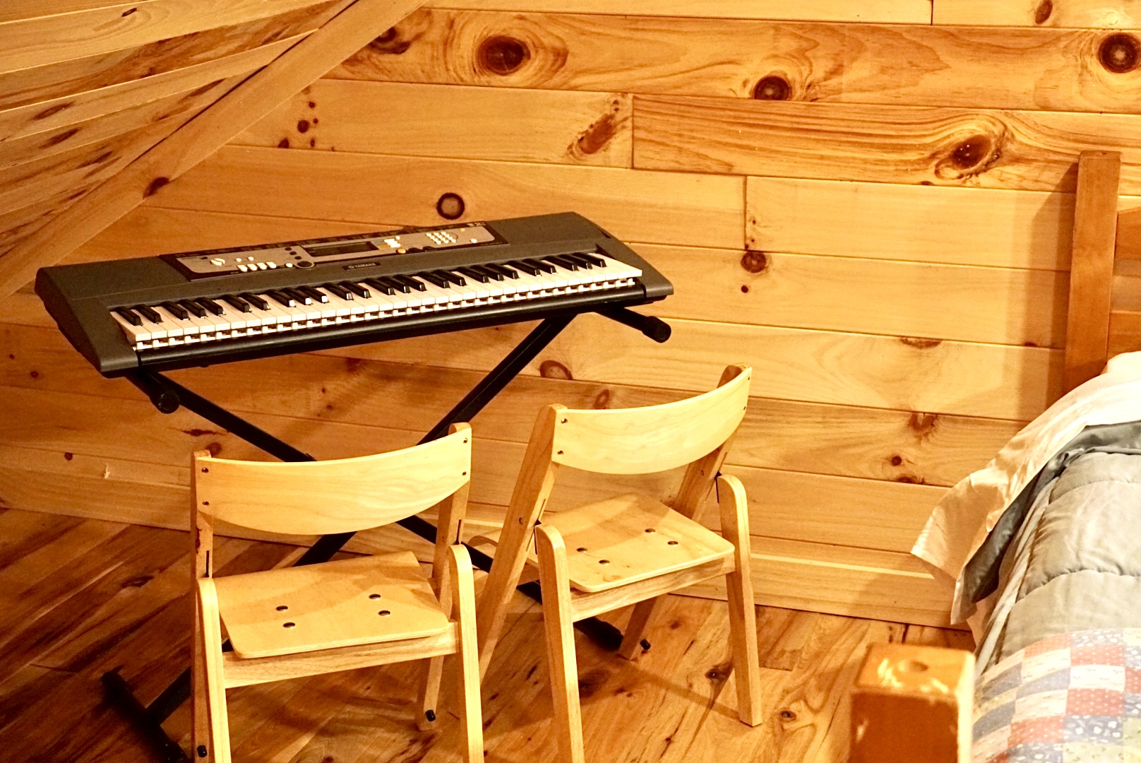 Musical Retreat: Unleash your creativity with a keyboard and warm wooden accents!