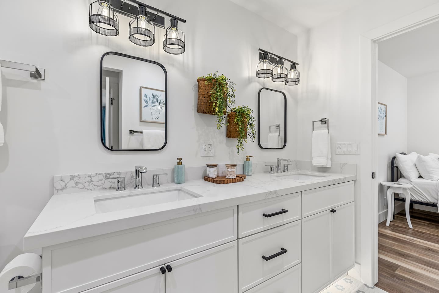 Shared Bath Bedrooms 5 & 6