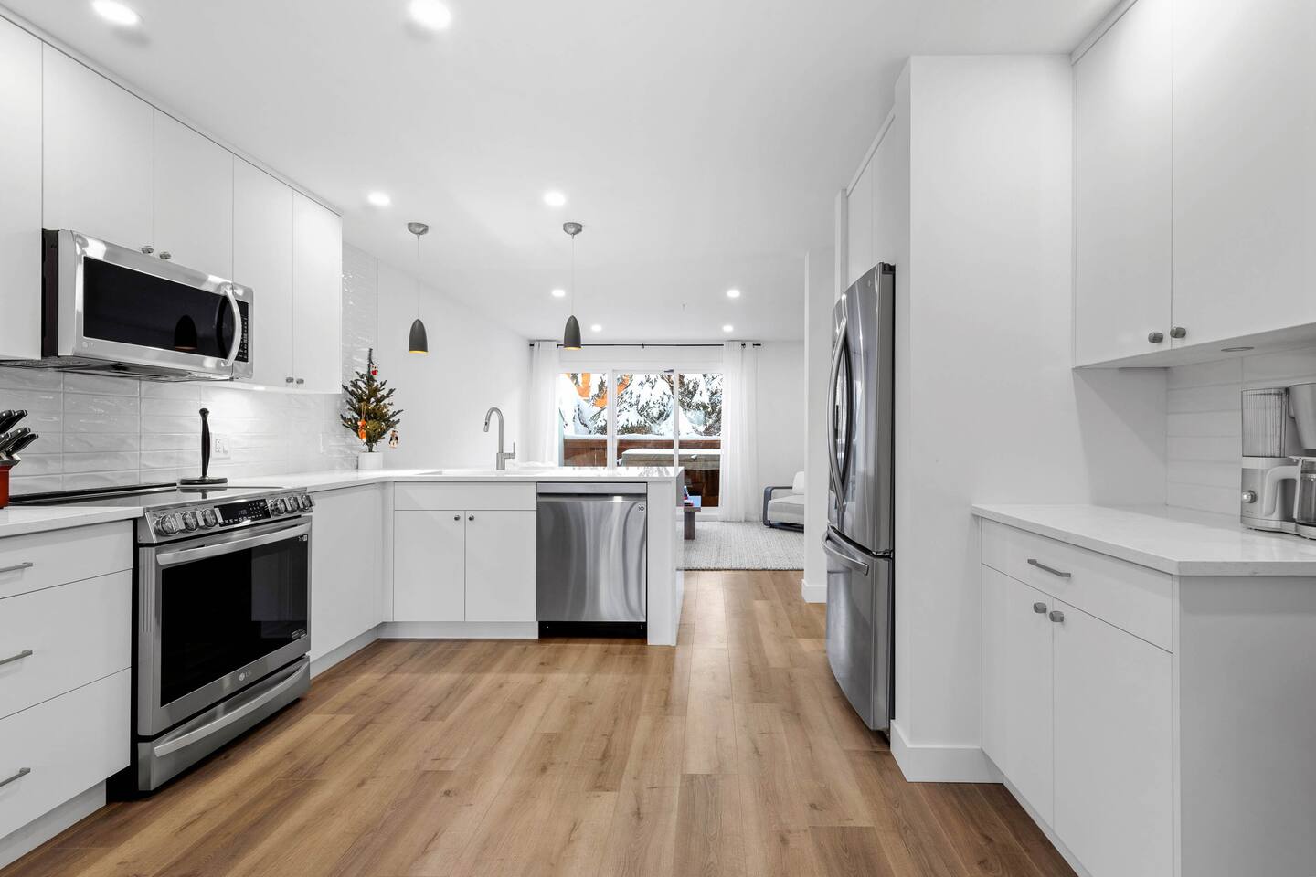 Luxury, Modern Home in Village Core w/Hot Tub