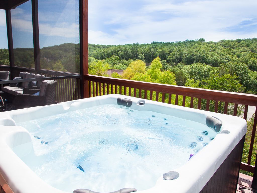PRIVATE hot tub right off the deck!