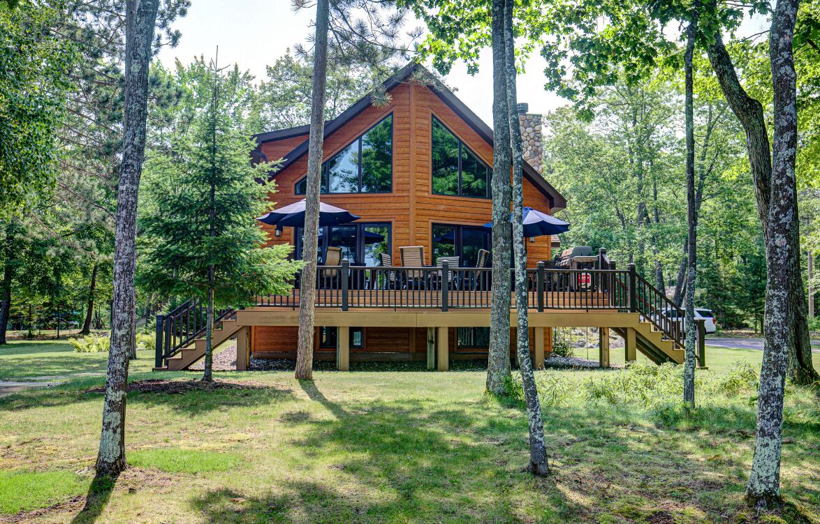 Lakefront deck with ample seating.