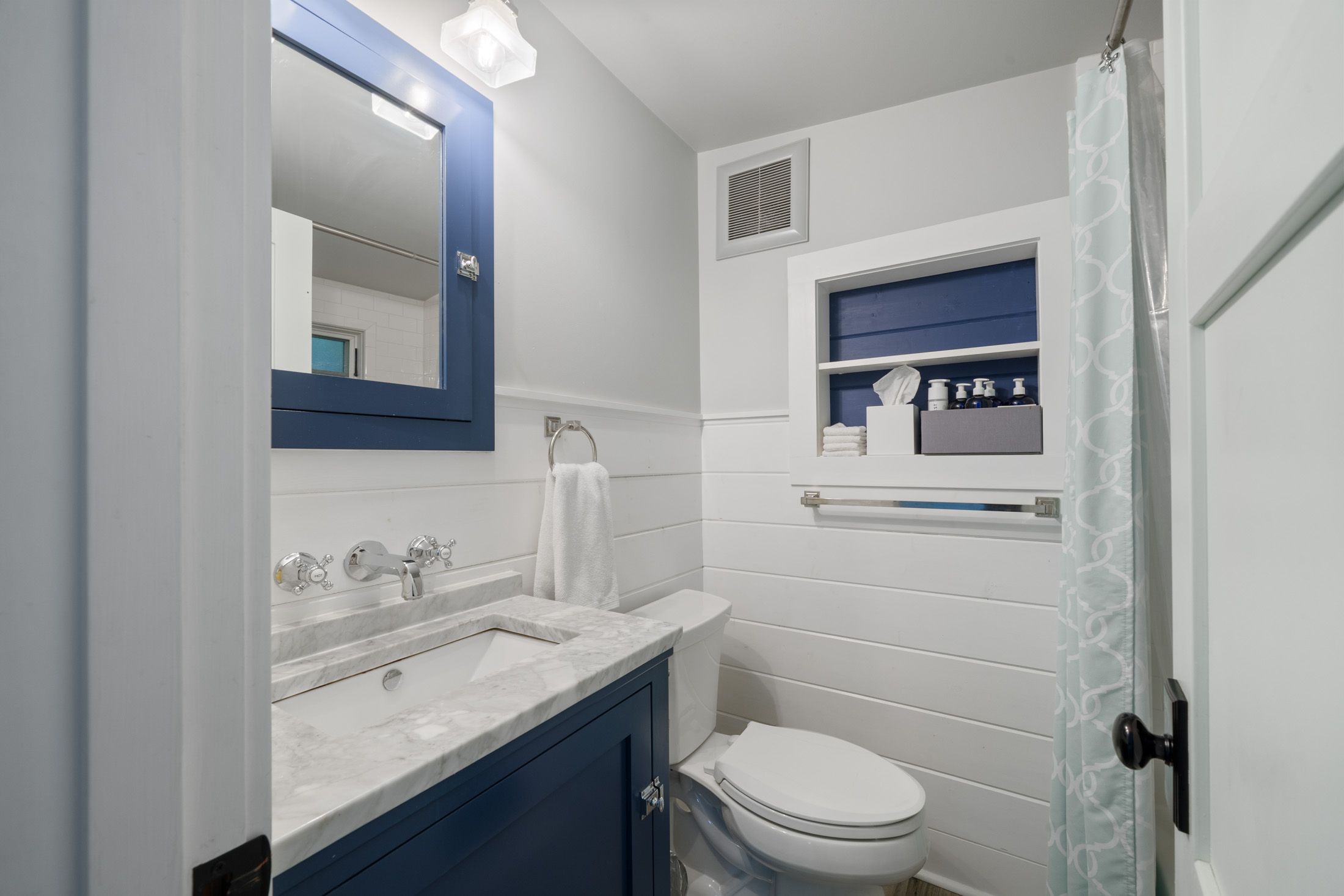 COTTAGE SIZE PRIMARY EN SUITE FULL BATH WITH SHOWER & TUB COMBO