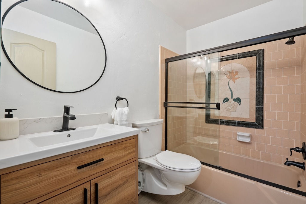 Downstairs Guest Bathroom with Tub/shower combo