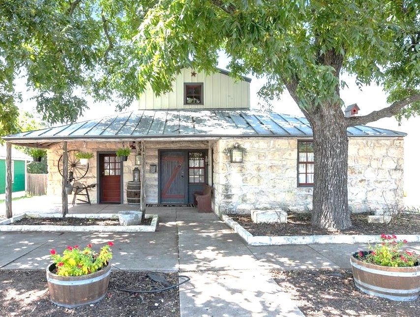 Historic 1846 Pioneer Haus