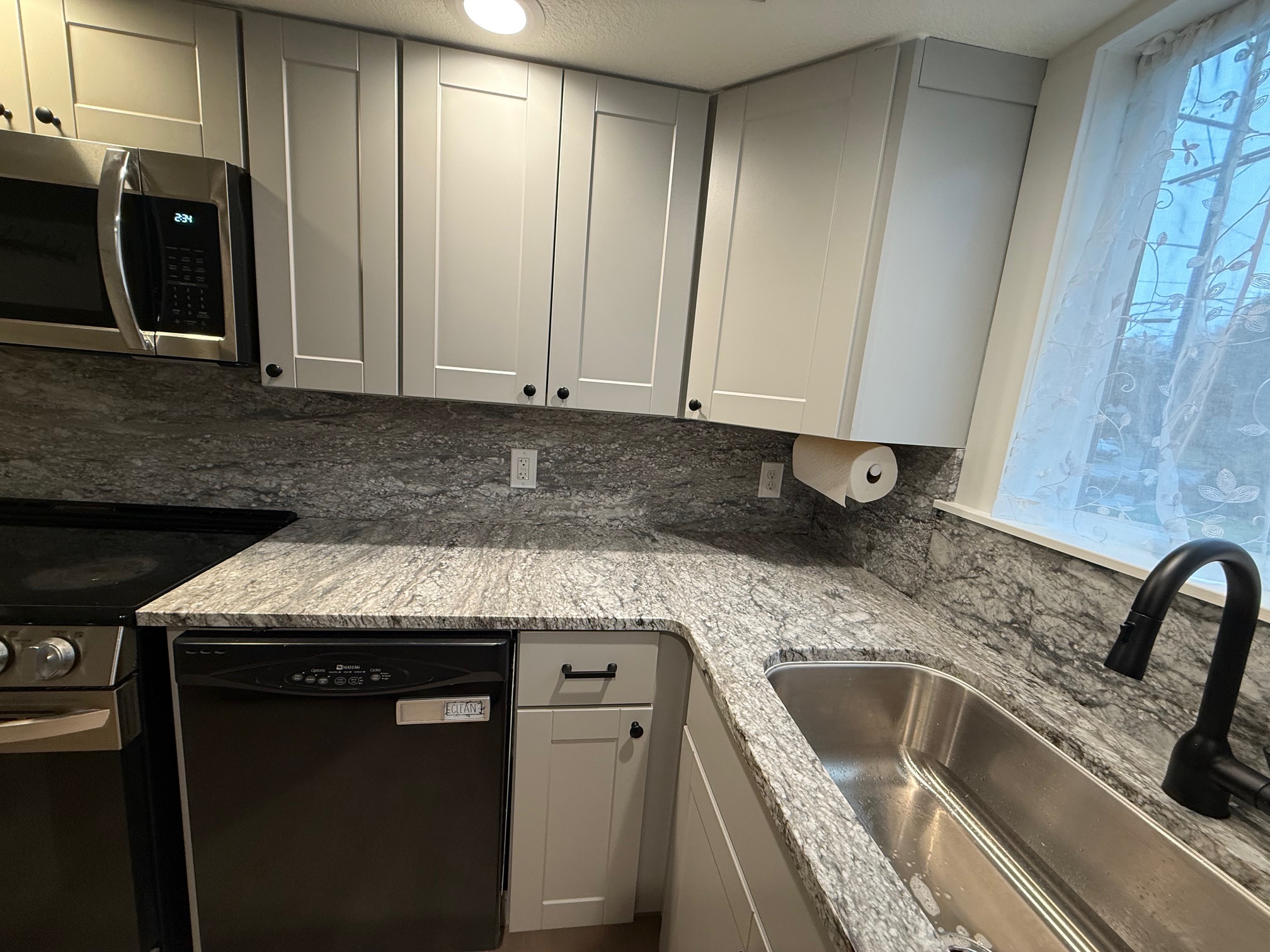 Dishwasher and Garbage Disposal for your enjoyment and ease of kitchen clean up after meals