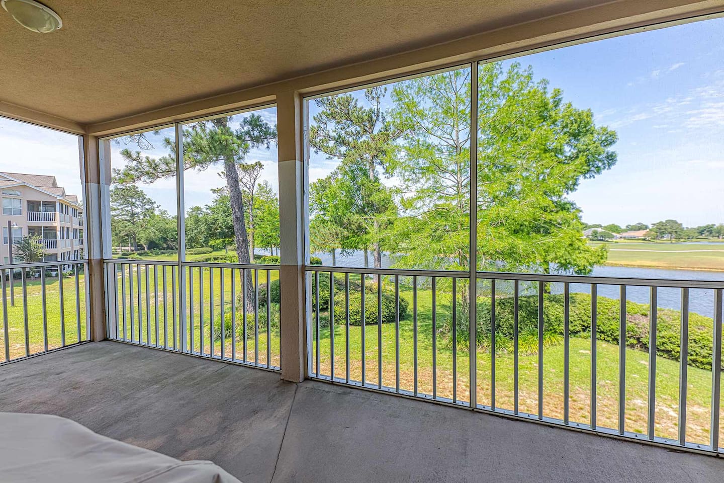 Screened Porch: Unwind in the fresh air with stunning lake views and vibrant greenery all around!