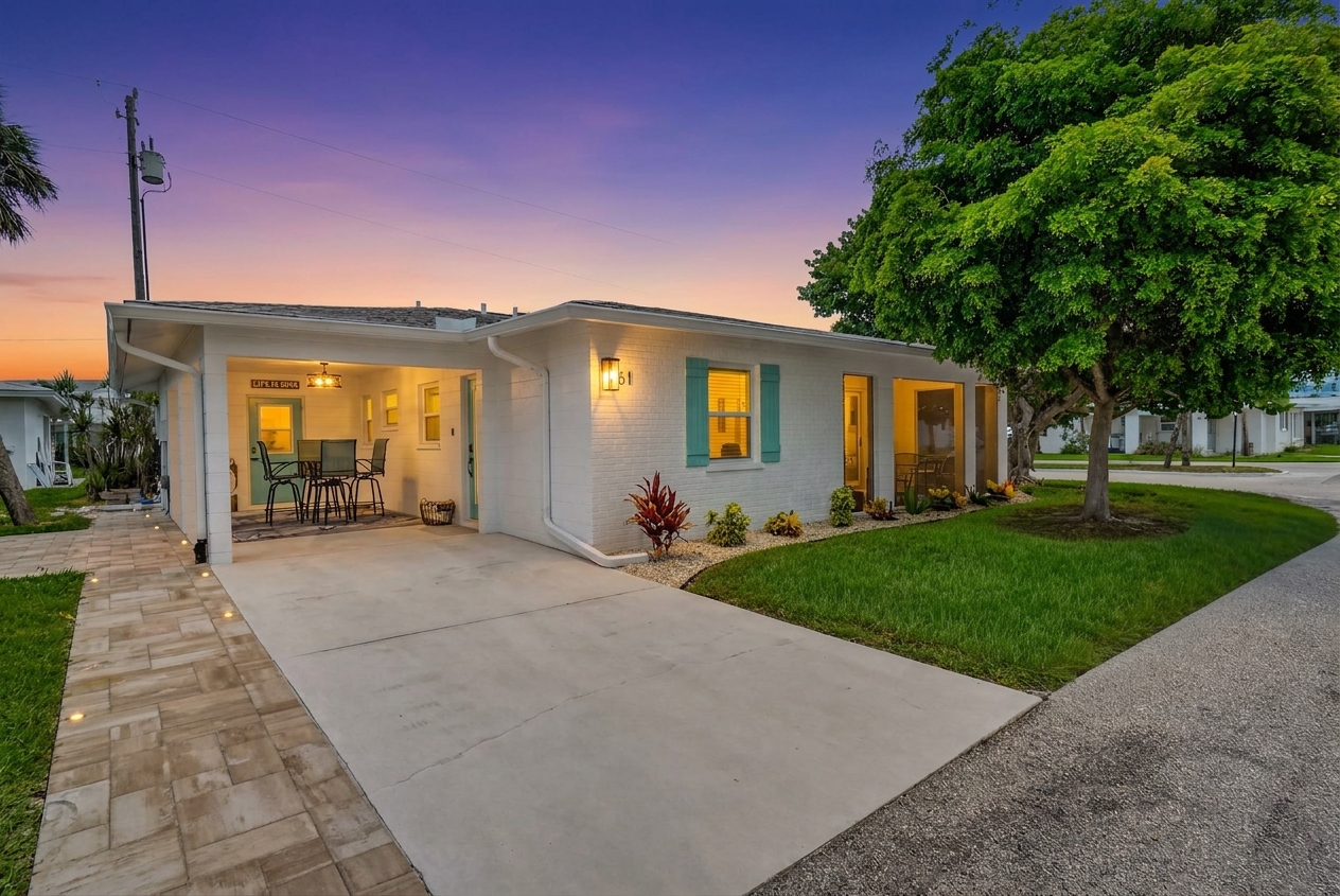Welcome to Villa 61 on the Key—your peaceful Manasota Key retreat, just a 4-minute walk from Englewood Beach.
