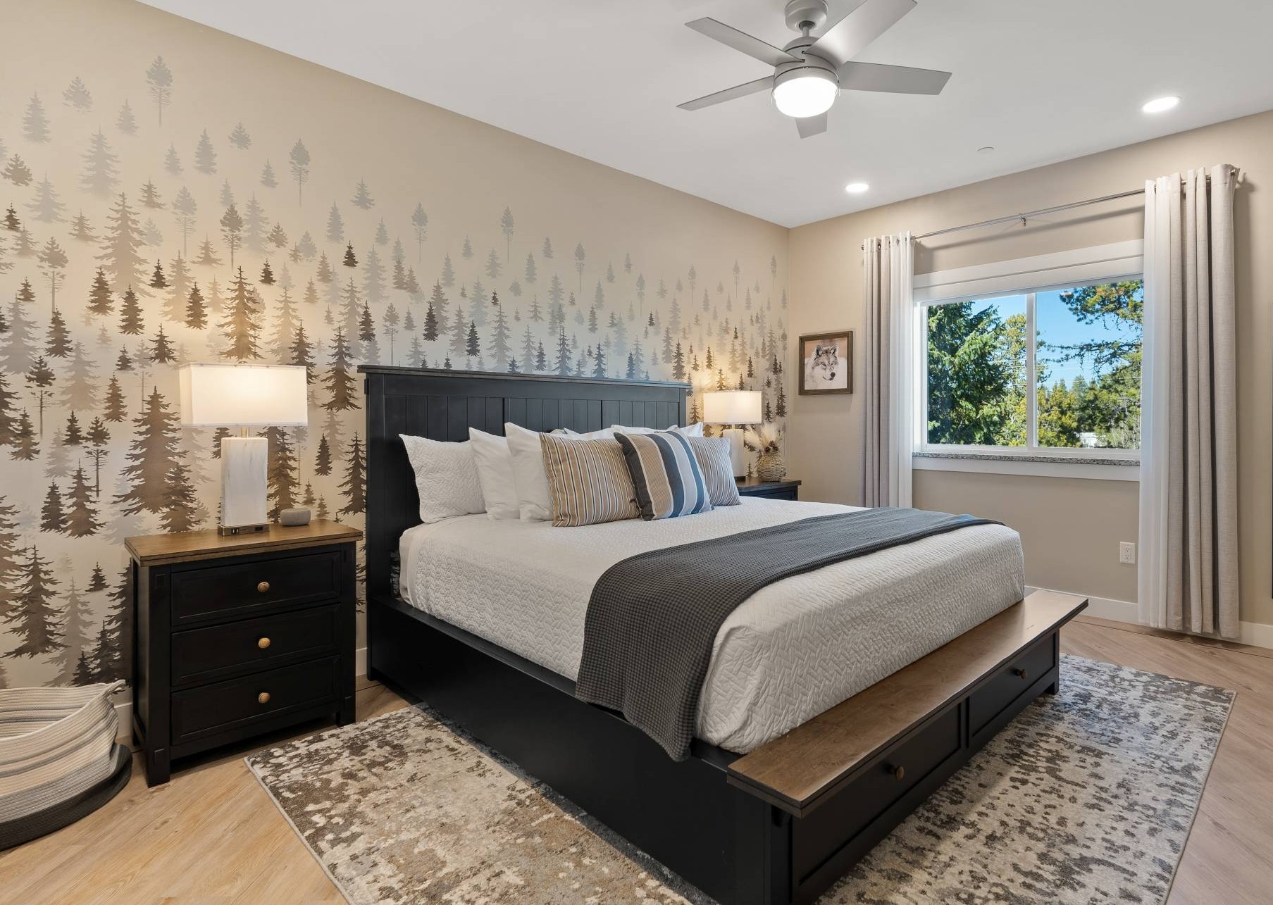 The Hayden Valley Bedroom is 1 of 4 bedrooms that includes a private bathroom. There are 6 bedrooms, 6.5 bathrooms at Gibbon Meadows Lodge.