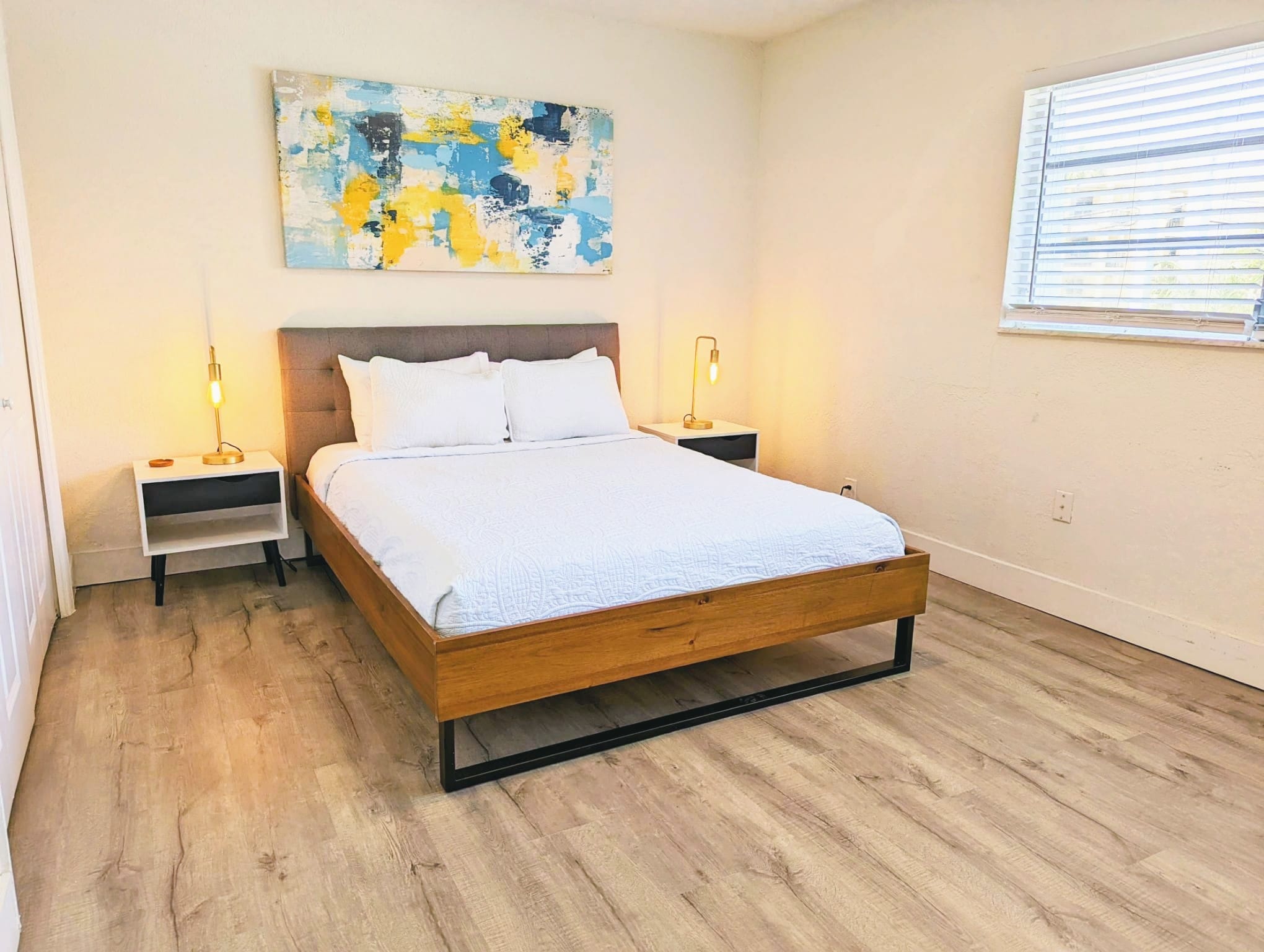 "The unit is as it appears online- very clean and has everything you will need." - Tracy