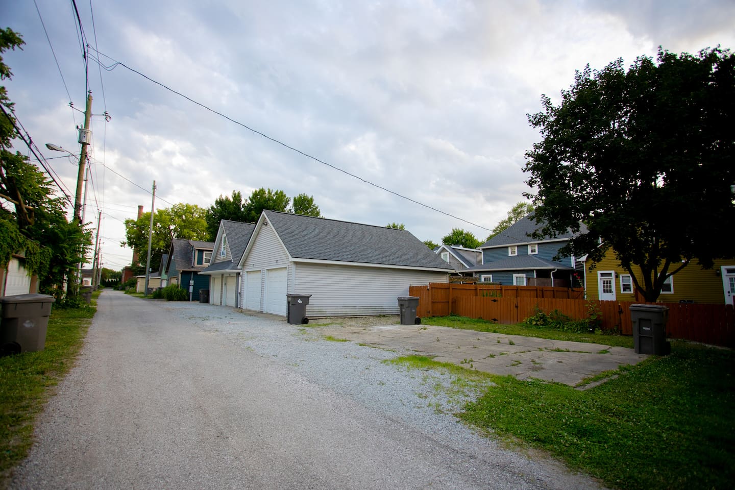 
Off-street parking behind the home via alley access, with keyless rear entry — making arrivals and departures simple, especially for easy loading and unloading.