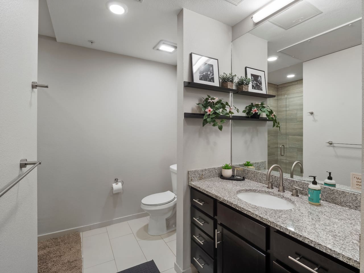 Large bathroom with Walk-in Shower. Towels, Shampoo, Conditioner, Body Soap, Dryer