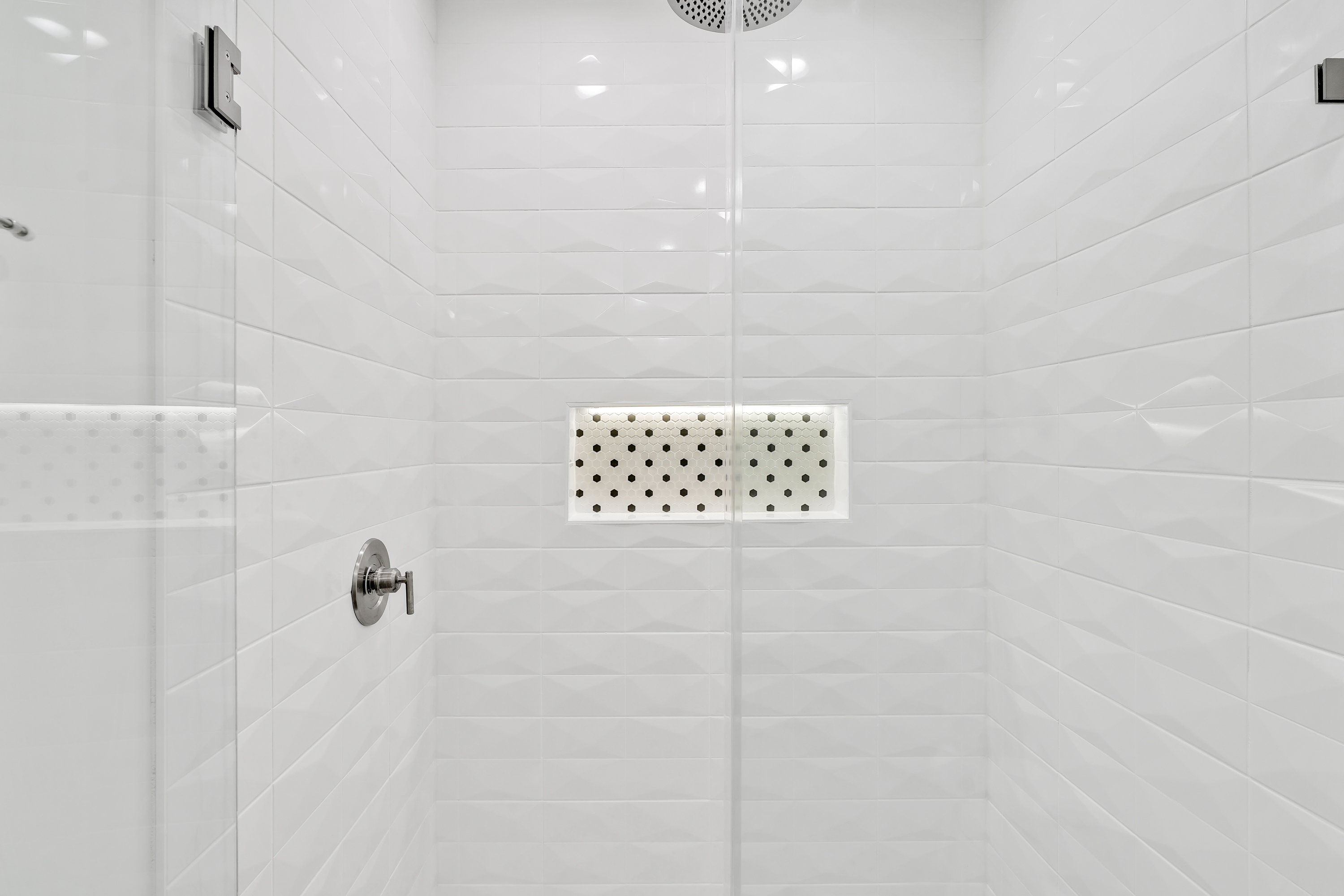 Rain shower with lighted niche