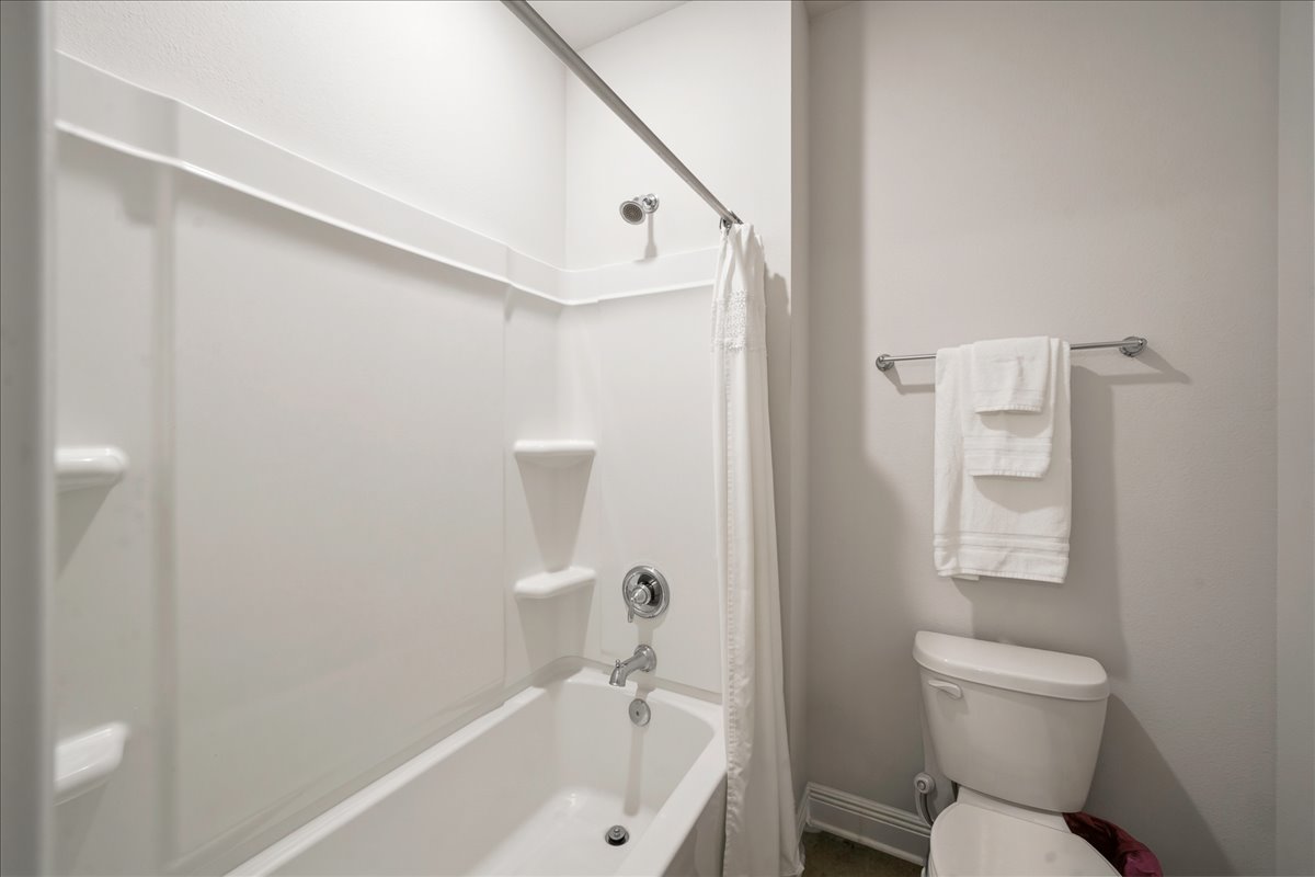 Bathroom 3 tub/shower combo 