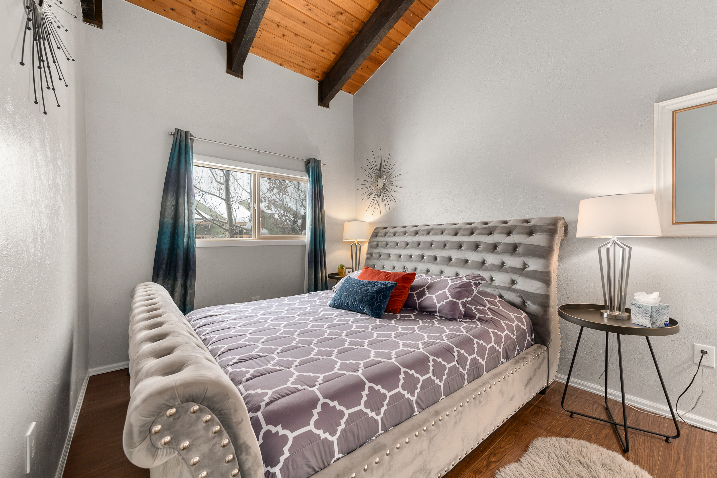 Ensuite Bedroom 1 w/ twin trundle