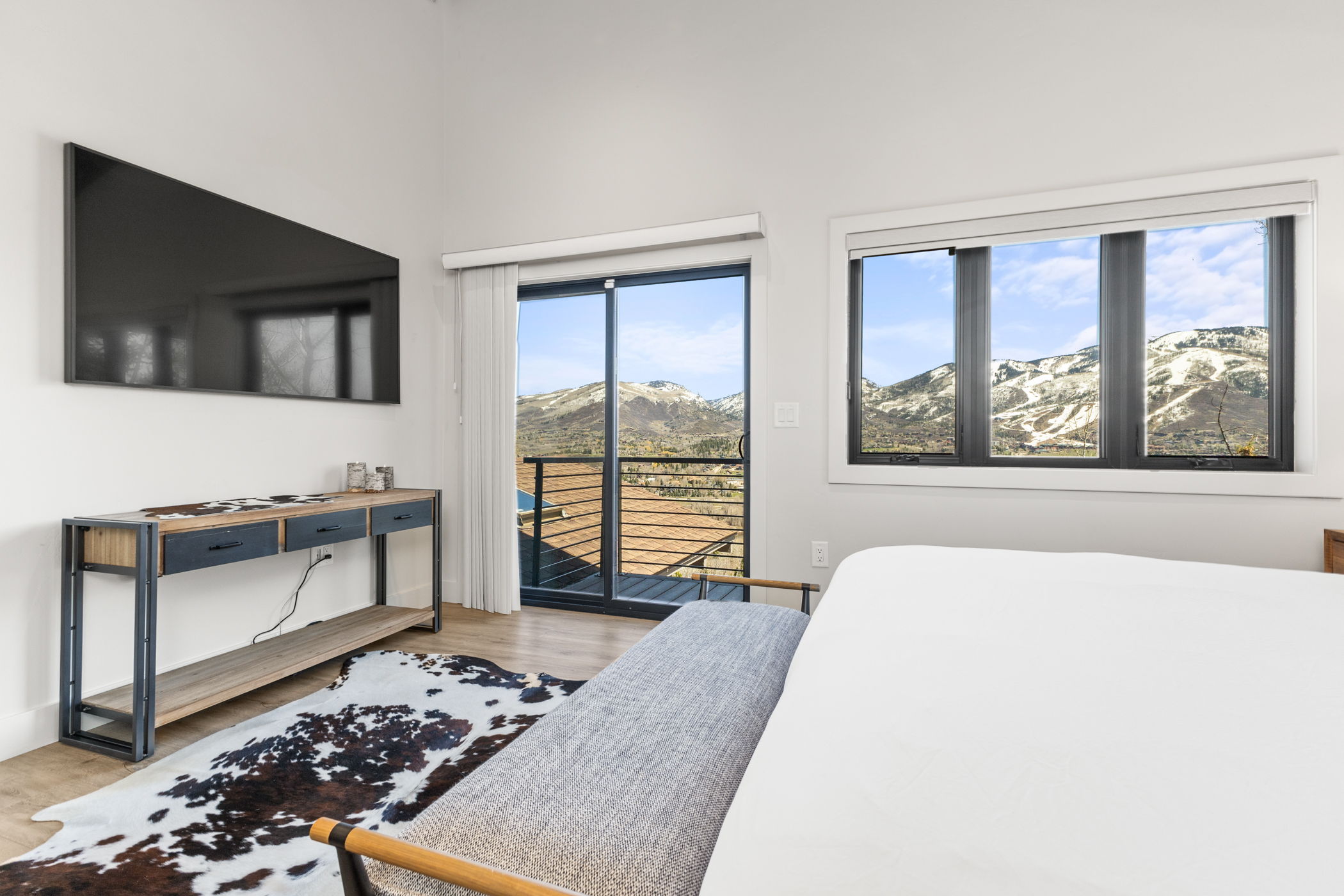 Ensuite Bedroom 1 | View of the Mountains