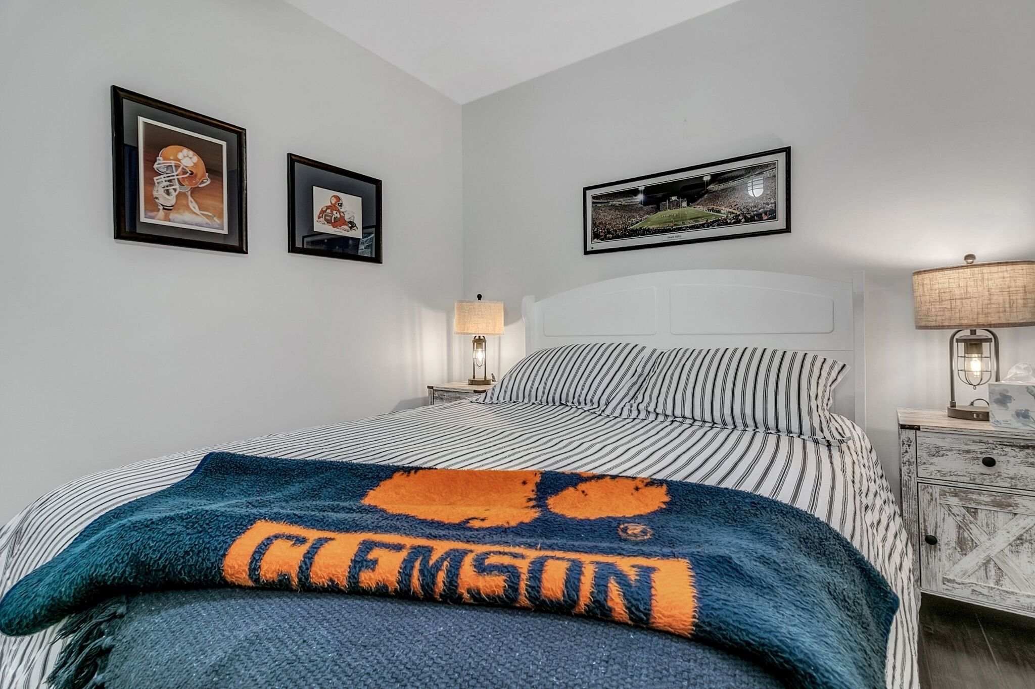 Third Bedroom - Queen
