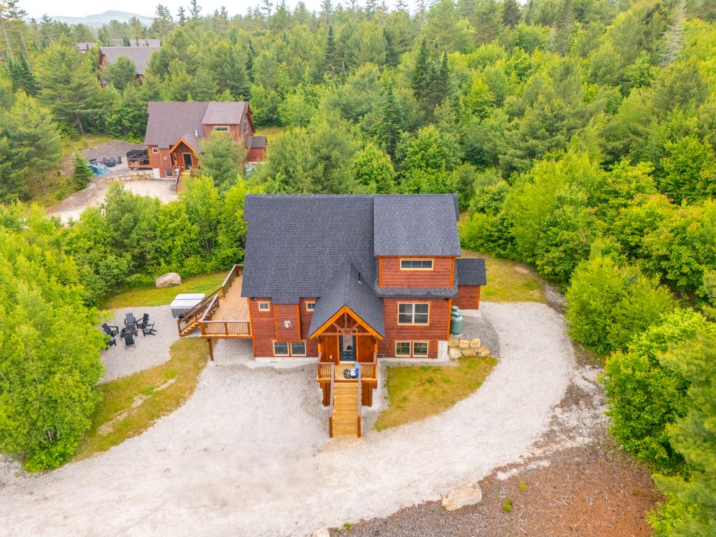 Perfectly situated for mountain adventures—just minutes from world-class skiing and hiking!