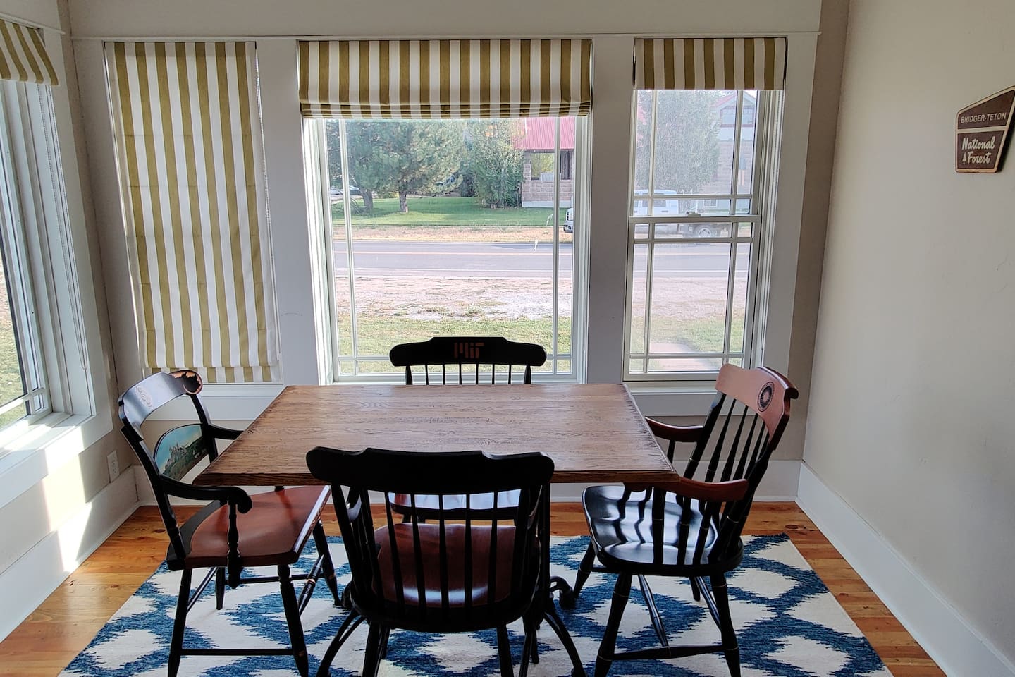 Sunny breakfast nook that has lovely morning light. 