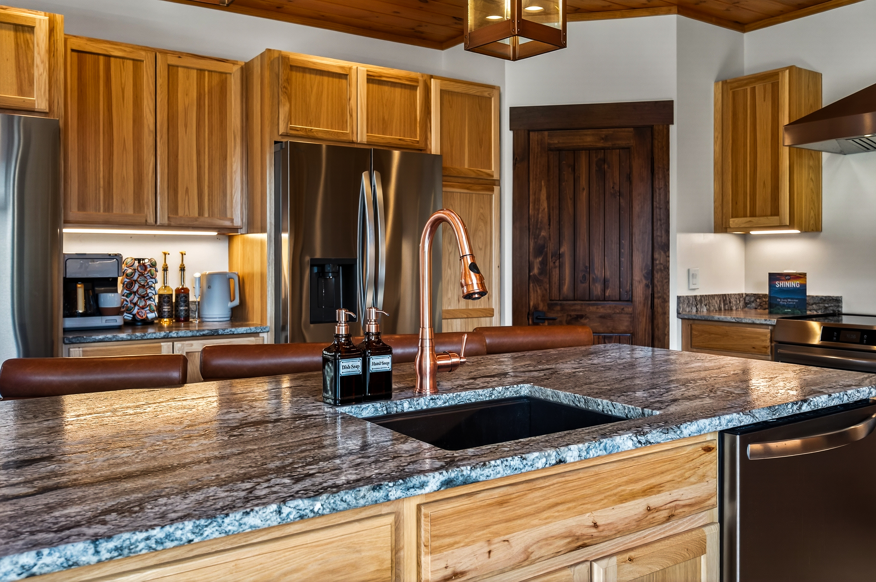 🍽️ Chef’s Kitchen– This fully stocked kitchen is designed for gathering & entertaining, featuring 2 full-size refrigerators, 4 ovens, 2 dishwashers, 2 microwaves & 2 sinks, plus a coffee bar. Perfect for preparing meals for the whole group.