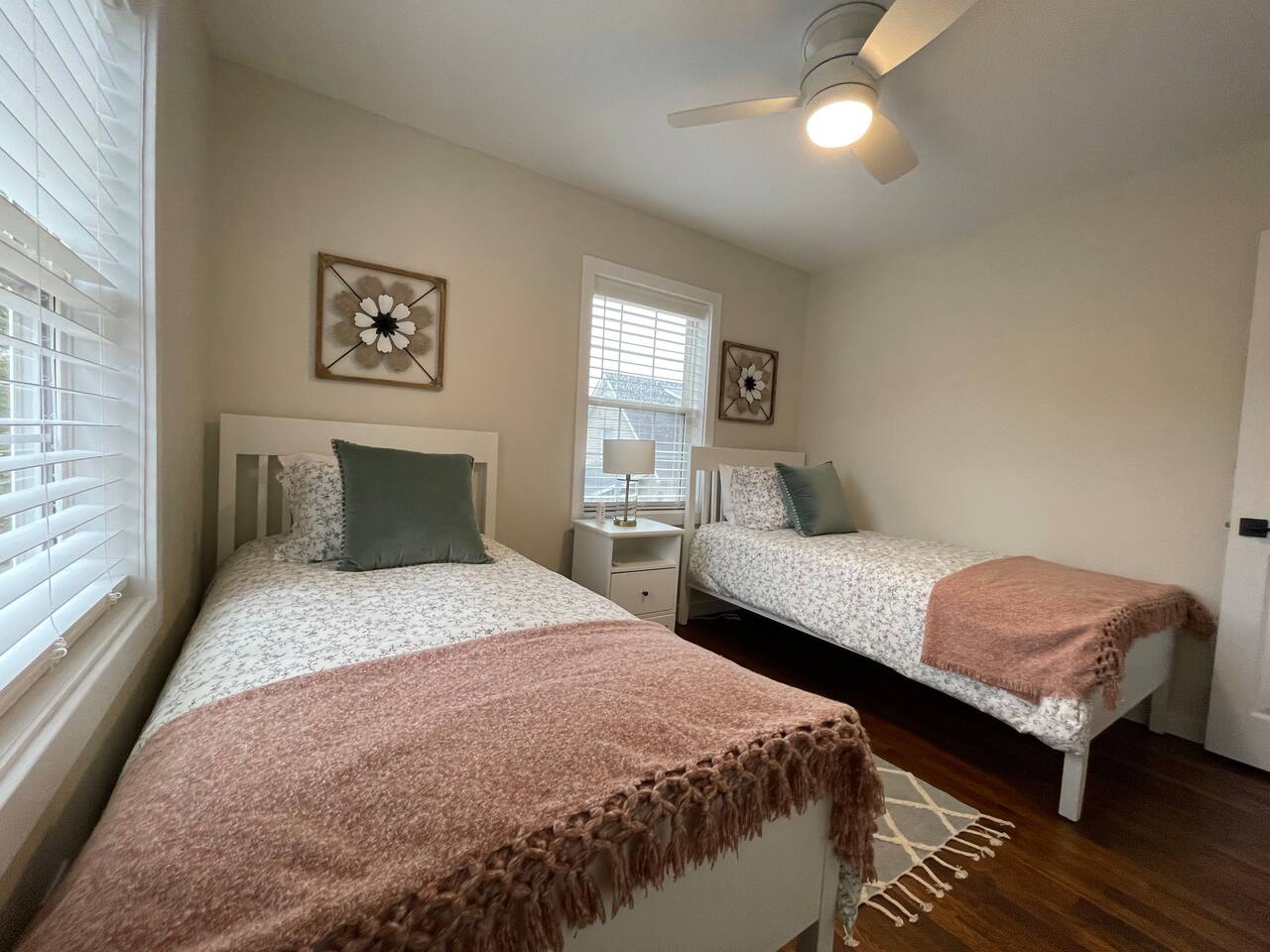 Bedroom with two twin-size beds