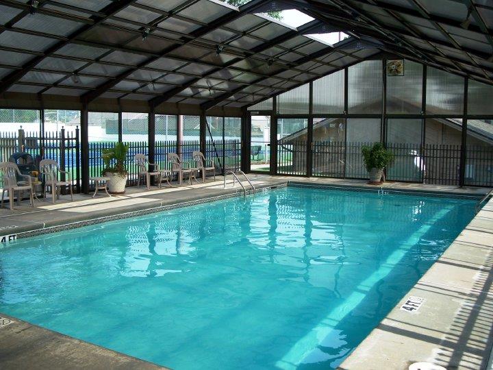 Indoor pool and hot tub next to the golf clubhouse and very close to the condo