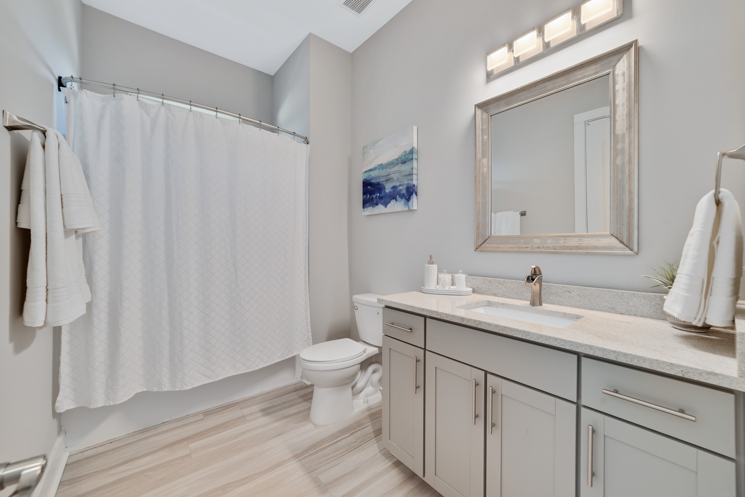 Bathroom shared between king 3 and the twin bunkroom